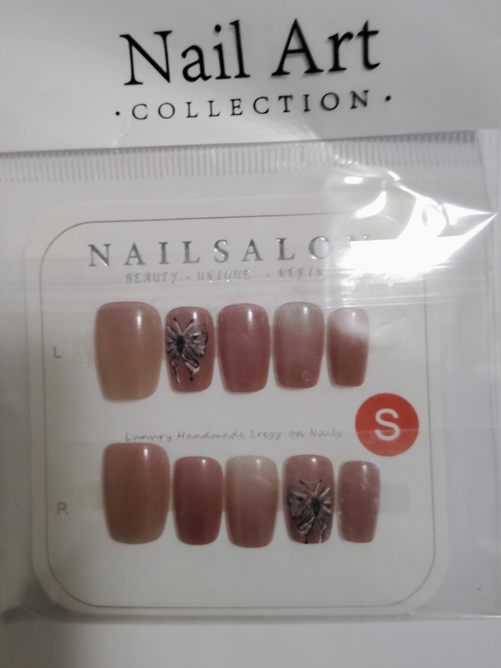Pink Press-On Nail Set – Soft Blush Floral Accent